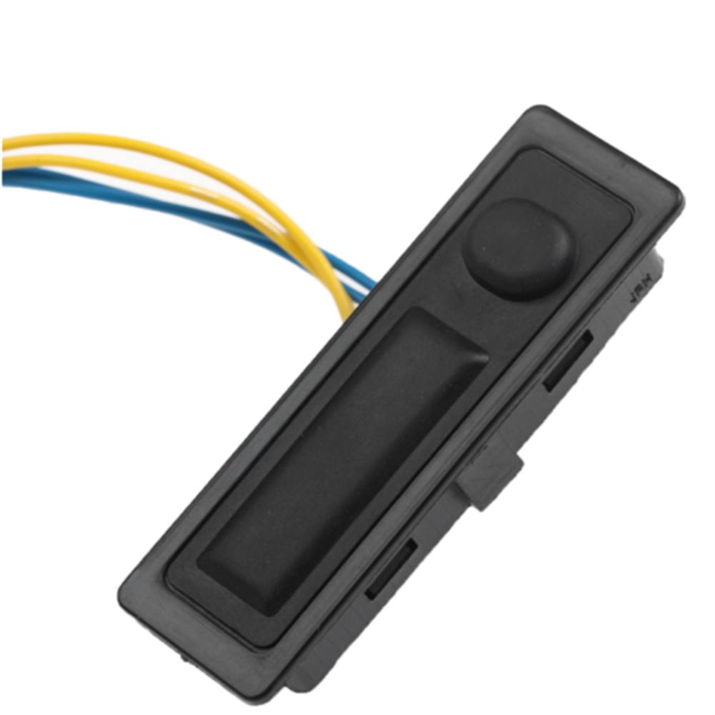 Înlocuirea accesoriilor pentru deschiderea portbagajului și deschiderea hayonului