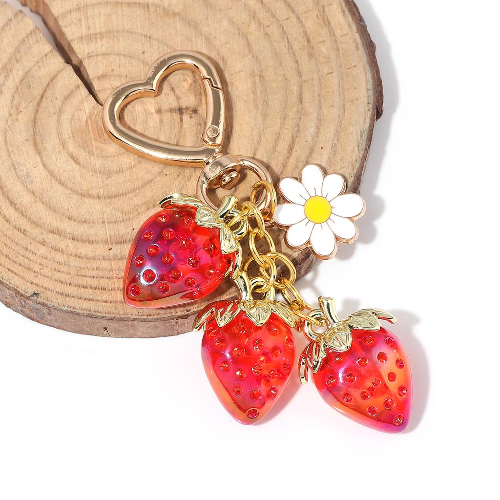 Fashion Strawberry Daisy Bag Pendant Keychain Summer Fruit Strawberry Pendant Keyring Ladies Bag Accessory Gift