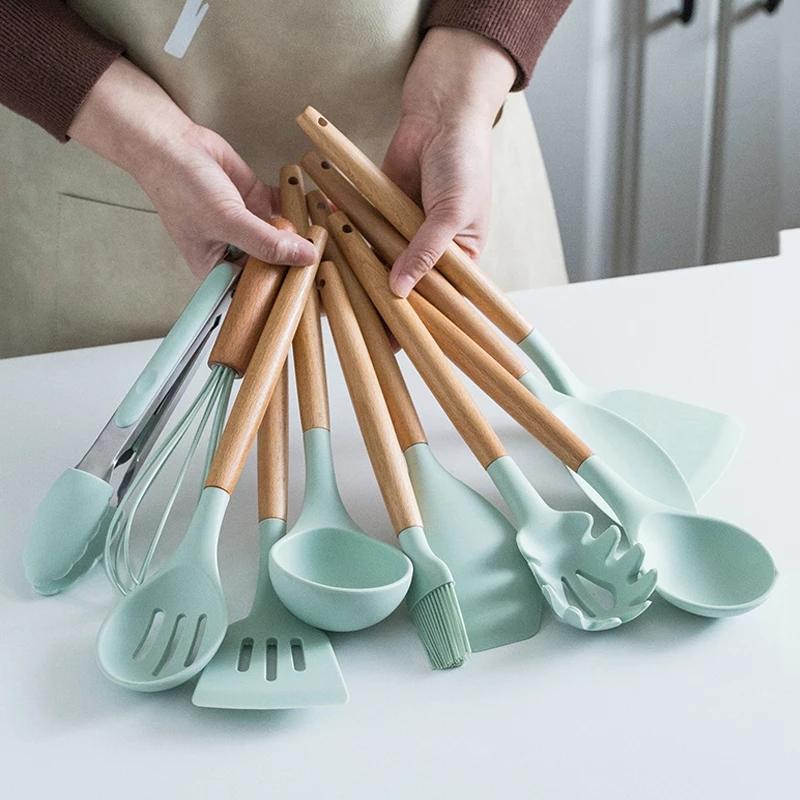 

Set of 11 silicone cooking accessories: spatula, spoon, whisk, non-stick coating