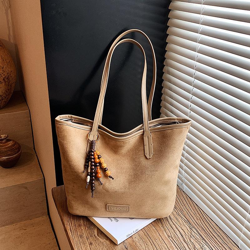 Casual retro temperament new armpit large capacity work commute go shoulder bag