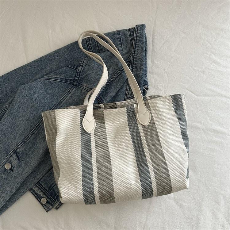 Large Capacity Stylish Women's Canvas Tote Bag For Commuting In Fresh Colors