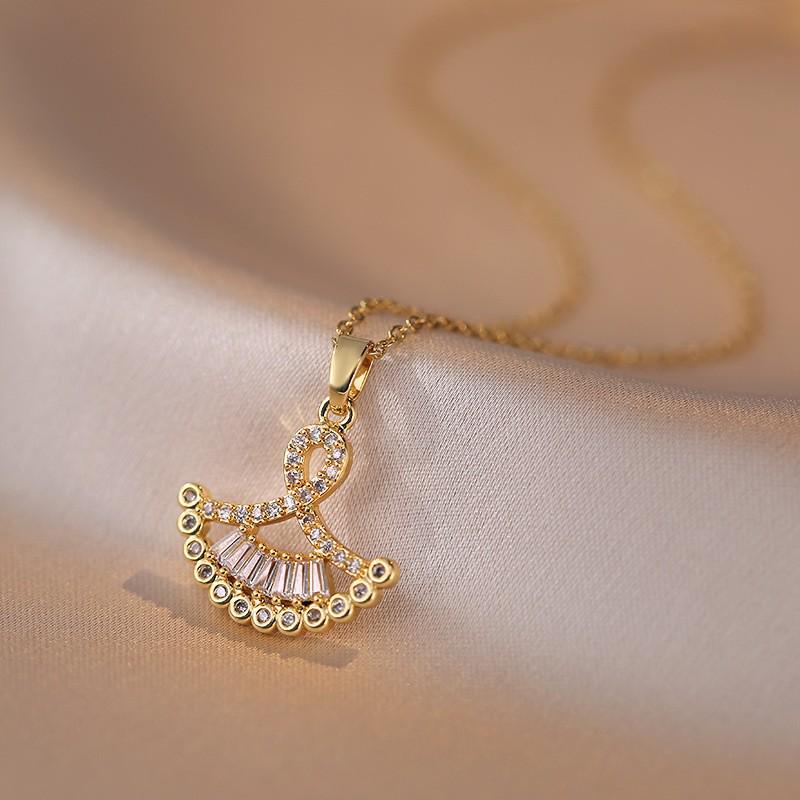 Women's Fashion Heart Pendant Necklace - Elegant, Simple Design, Versatile Clavicle Chain Jewelry