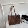 Retro bag women's large capacity 2025 new autumn and winter versatile simple shoulder bag popular commuter tote bag this year