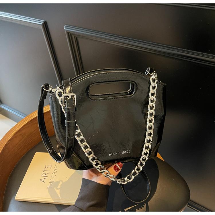 

New high-end chain handbag women s fashion solid color shoulder bag trend simple messenger bag women чорний