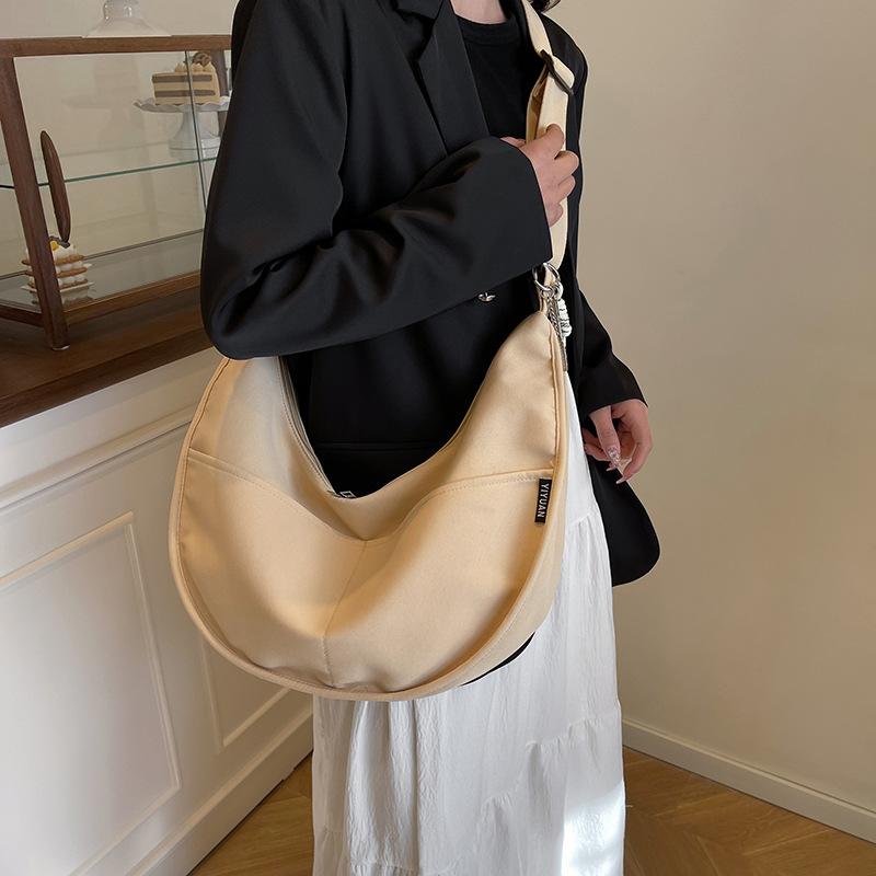 Crossbody bag women's 2025 new large-capacity casual foreign-style dumpling bag women's lightweight shoulder bag class commuter bag