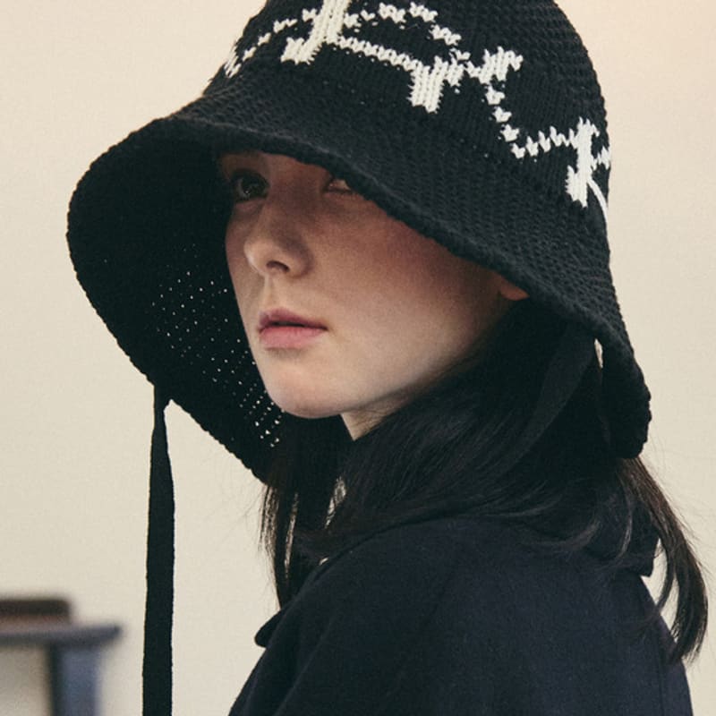 

VARZAR VA Цифровой логотип Уютная вязаная шапка-боне черная/белая FREE