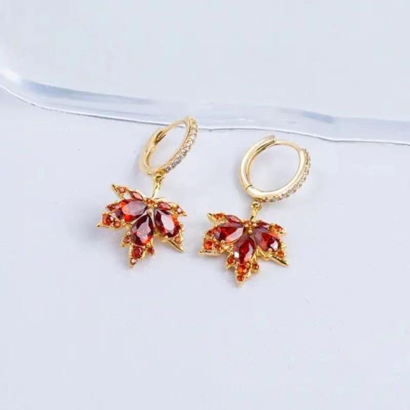 Maple Leaf Necklace Women'S High-End Simple Inlaid Zircon Exquisite Collarbone Chain Star Street Shot Of The Same Style