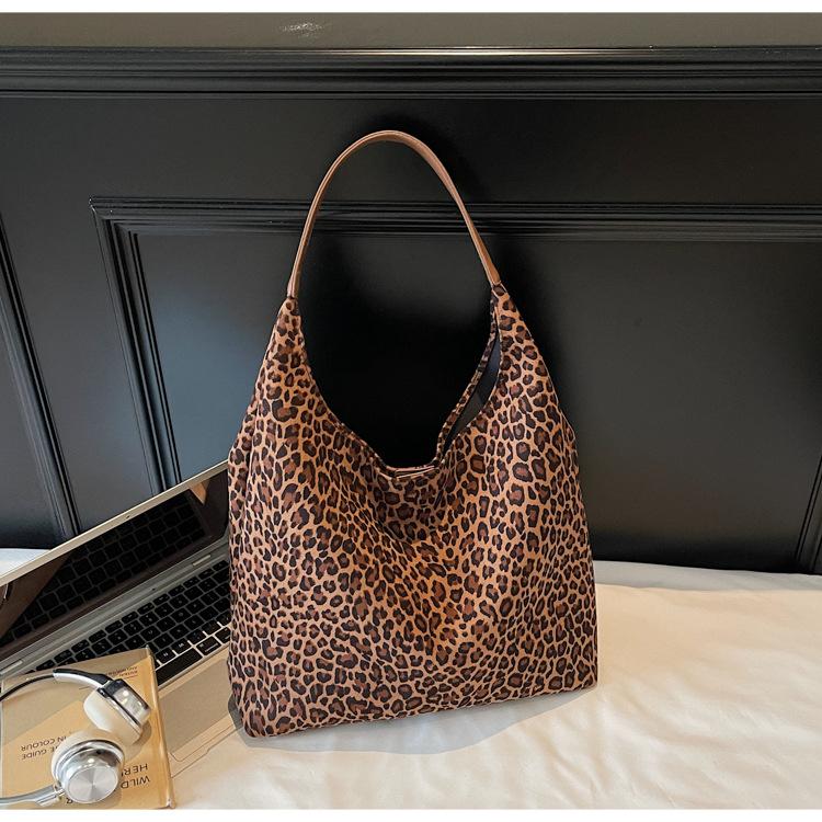New Simple and Fashionable Autumn and Winter Personalized Design Leopard Print Large Capacity Shoulder Underarm Tote Bag