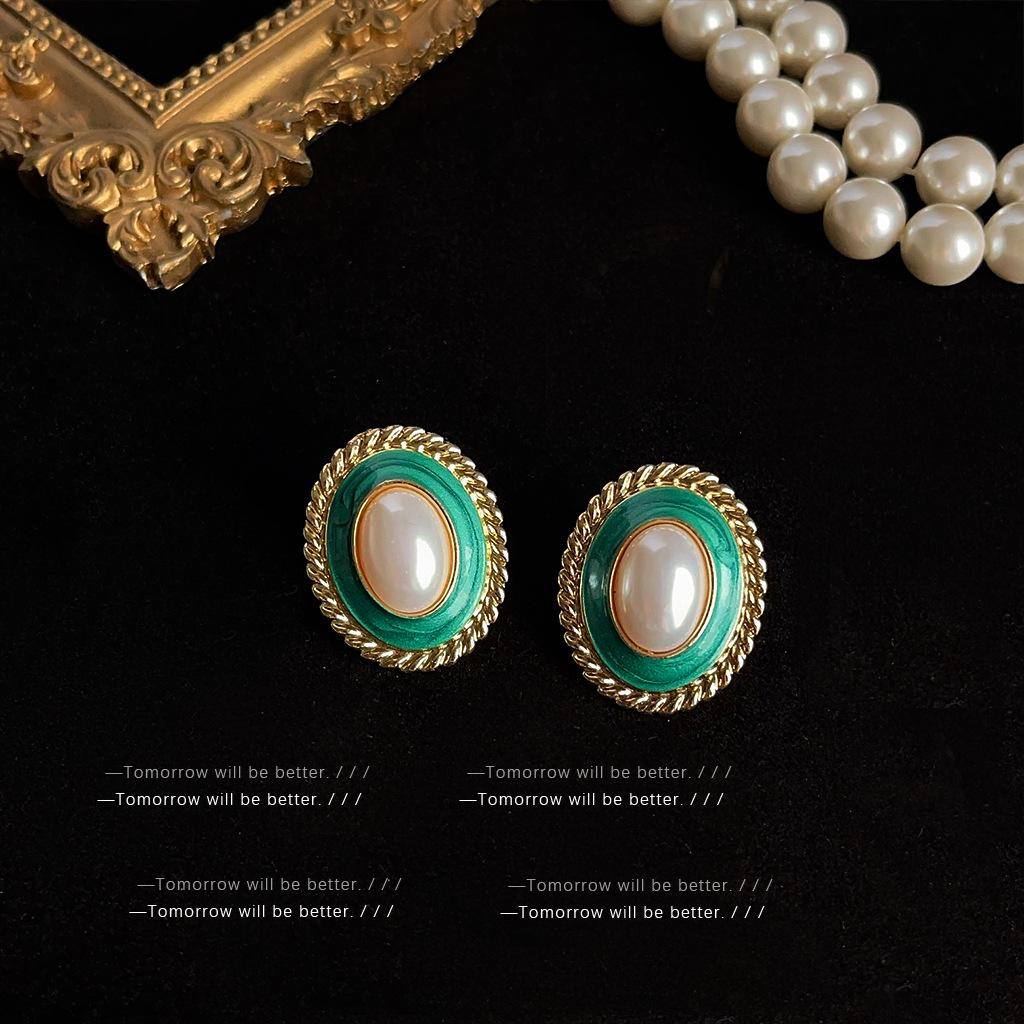 Mid-Century Vintage Stud Earrings: Trendy Literary Style in Light Luxury Fashion