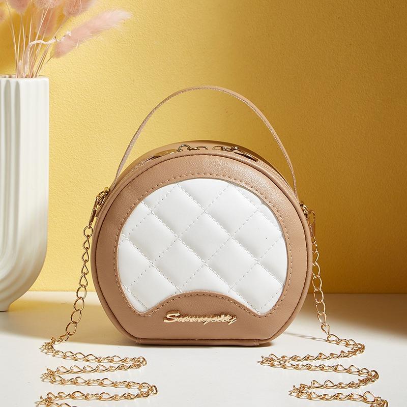 Women's bags are new in autumn, fashionable and casual. Today, it is popular to carry a small round bag with messengers.