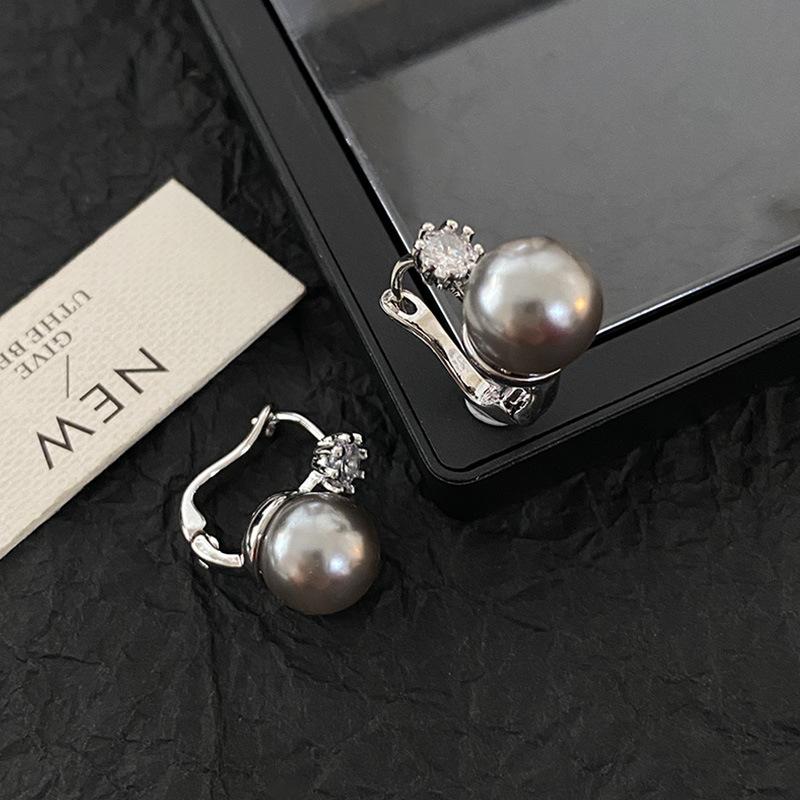 

Серьги с серебристо-серым жемчугом, изысканный дизайн, высокие чувства, изысканные маленькие серьги, простые холодные серьги-гвоздики