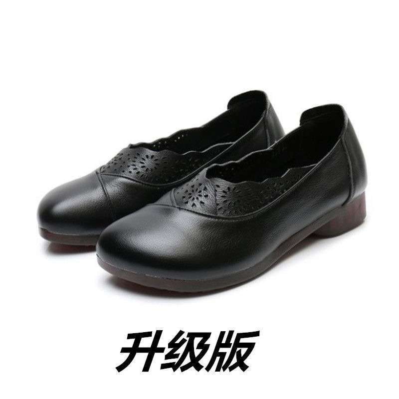 Soft leather single shoes women's 2025 spring and summer new mother soft sole retro comfortable feet wide fat flat bottom large size small leath