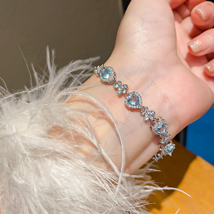 Animalinspired Silver Zircon Oval Necklace For Elegant Office Wear Silver Heart