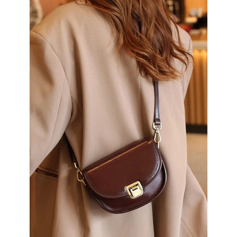 Leather Crossbody Bag for Women, New Retro Style, with A Leather Top and Wide Shoulder Strap, Single Shoulder Bag, Half Moon Saddle Bag