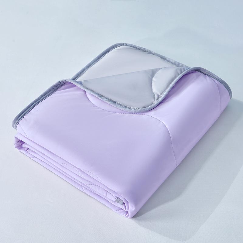 Cooling Silk Summer Quilt - Ice Silk Lightweight Blanket 70x100cm, Random Color (0.25kg)