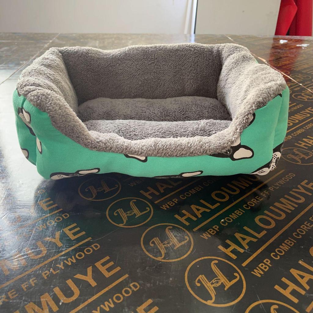 Universal Four Seasons Pet Bed: Warm Winter Nest for Cats & Dogs, All Sizes