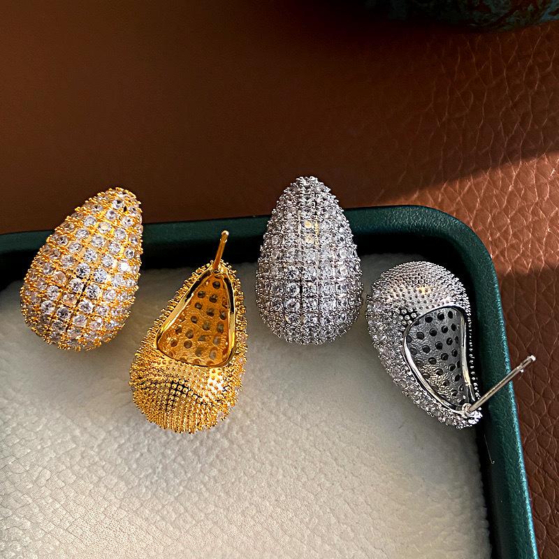 Elegant Teardrop Zircon 925 Silver Stud Earrings - Chic & Sophisticated Style