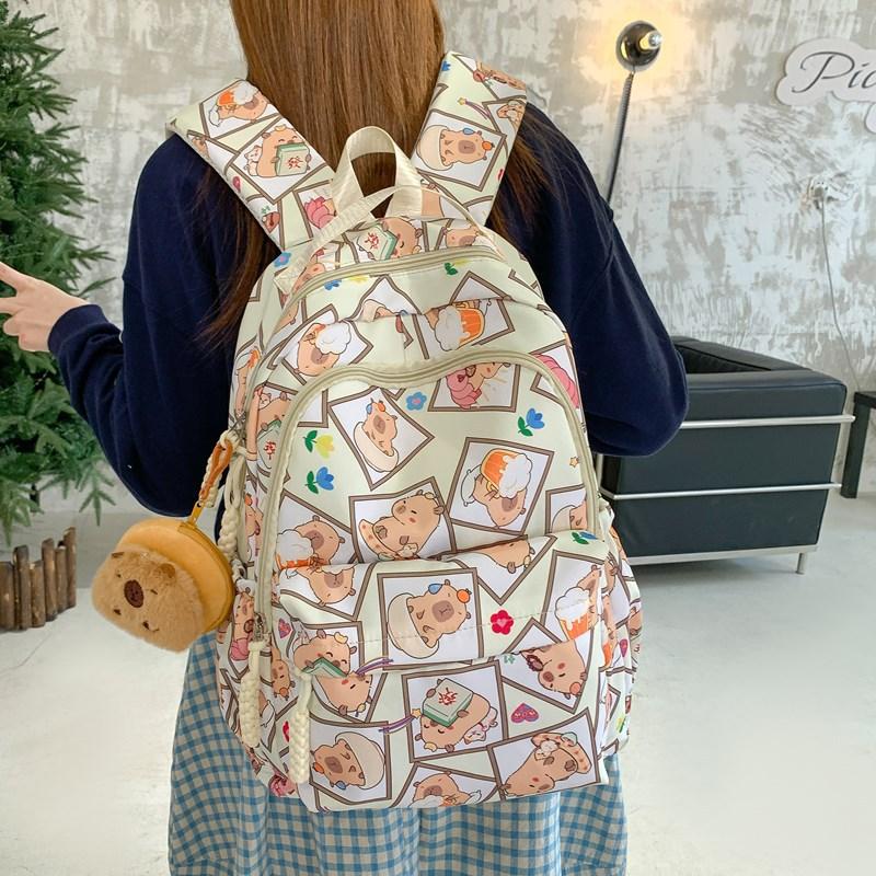 Schultasche College-Stil Mittel- und Oberstufe niedliche Cartoon-Schultasche leicht bedruckt Kapibara Nylon-Schultasche Damenrücken