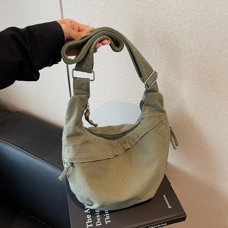Nylon Dumpling Bag Women's Messenger Bag Autumn and Winter Leisure Shoulder Backpack Large Capacity Sports Light Bag
