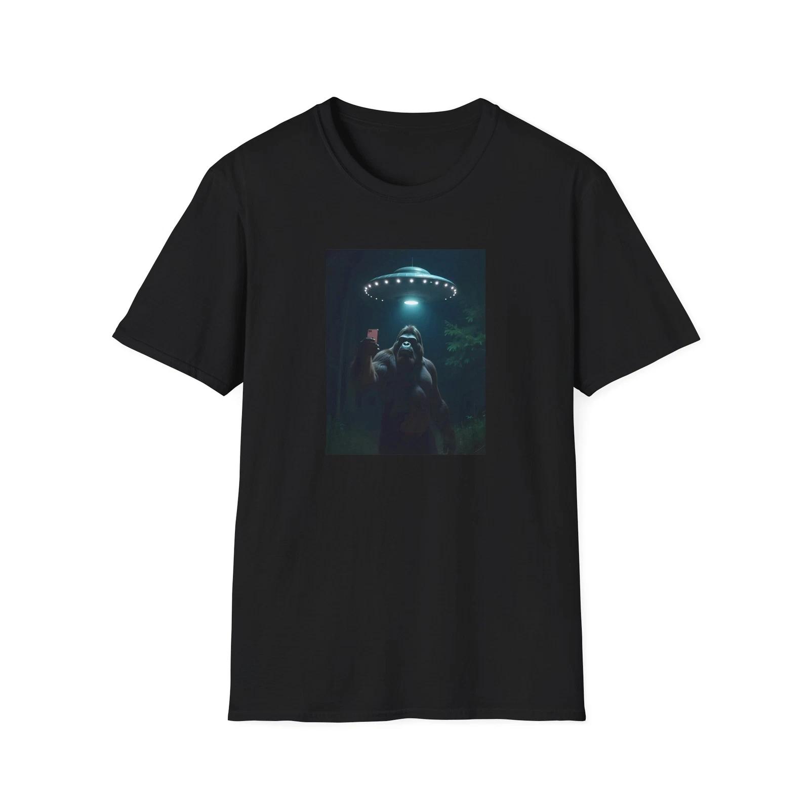 Alien Abduction Bigfoot Selfy, Unisex T-Shirt, Funny Graphic Tee, Gifts for UFO M