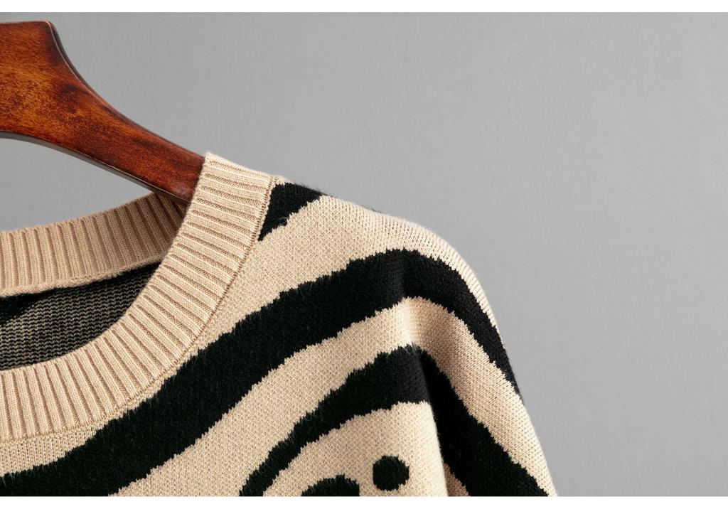 2023 European & American Leopard Print Long-Sleeve Knit Sweater for Women - Autumn/Winter Fashion