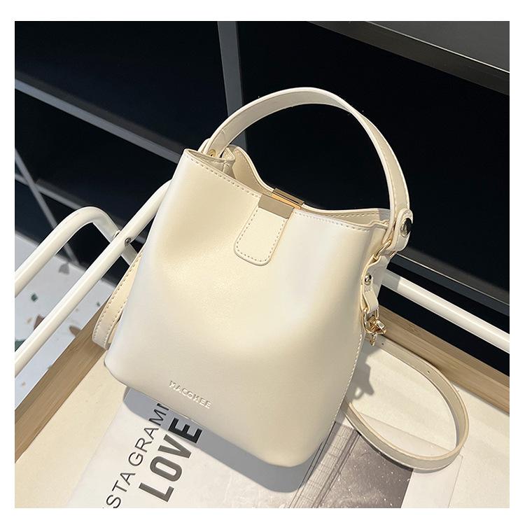 2025 New Small Bag Women's Trendy Versatile Retro Shoulder Messenger Bag Summer Fashion Portable Bucket Bag