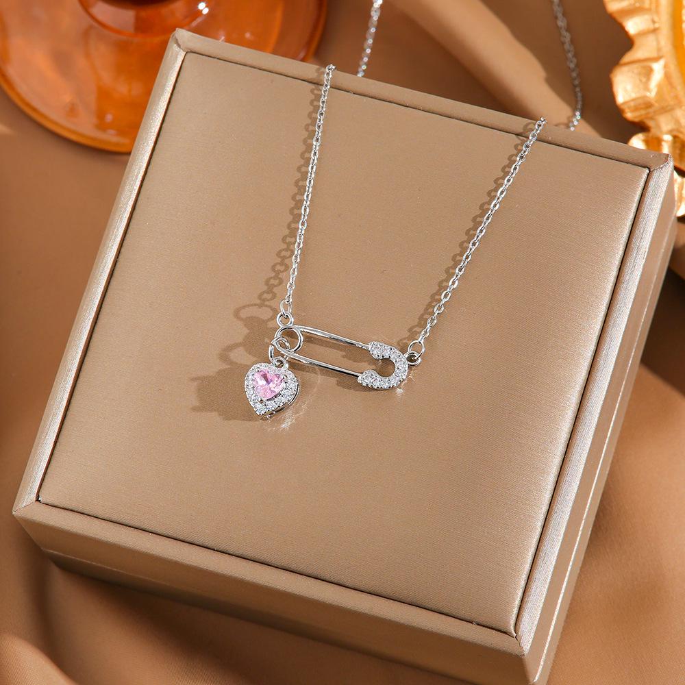 Women s Titanium Steel Heart-Shaped Zirconia Clavicle Necklace and Brooch - Elegant, Trendy Design серебряный