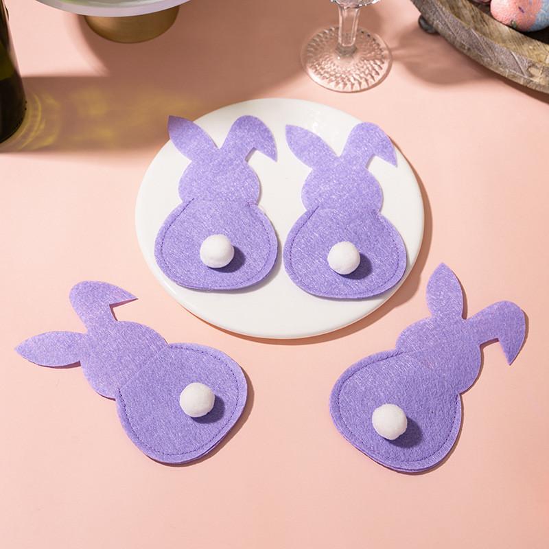 Восхитительные пасхальные чехлы для столовых приборов в виде кроликов разных цветов, идеально подходящие для создания праздничной атмосферы.