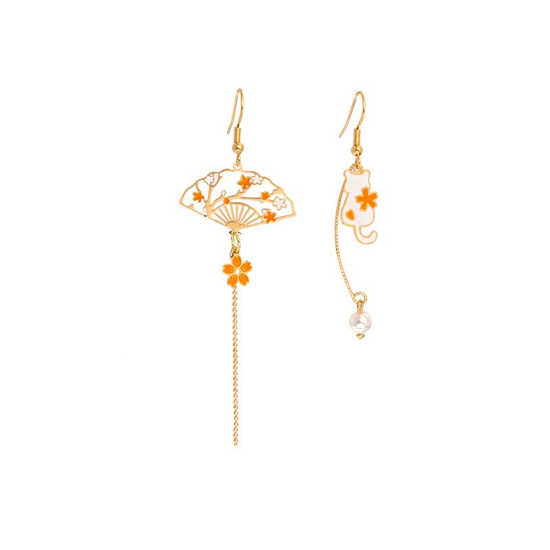 

Серьги с мультяшными кошками и жемчугом, Осень/Зима 2022: Веерообразные нежные заушные дужки для женщин