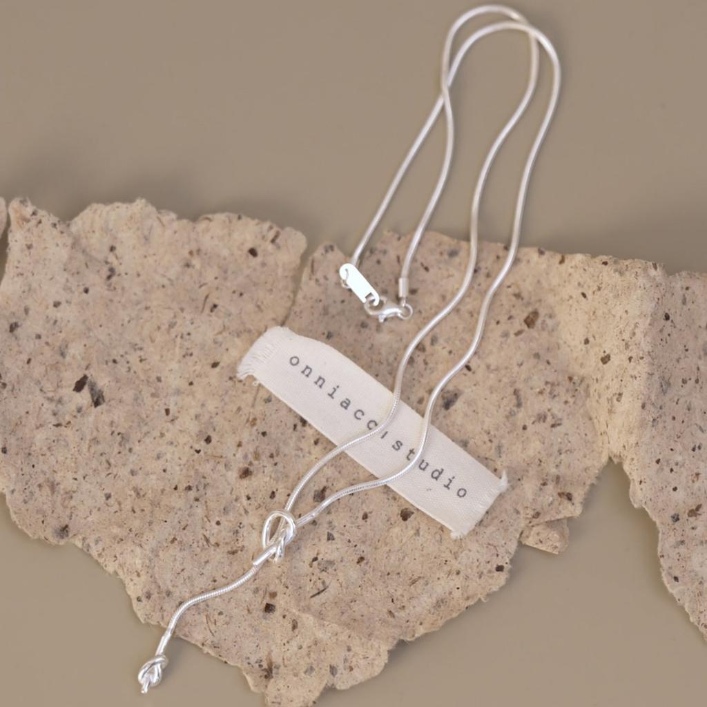 Srebrny Naszyjnik S925 Damski Prosty Łańcuszek Minimalistyczny Długi Wisiorek z Frędzlami Modna Biżuteria Prezent Urodzinowy