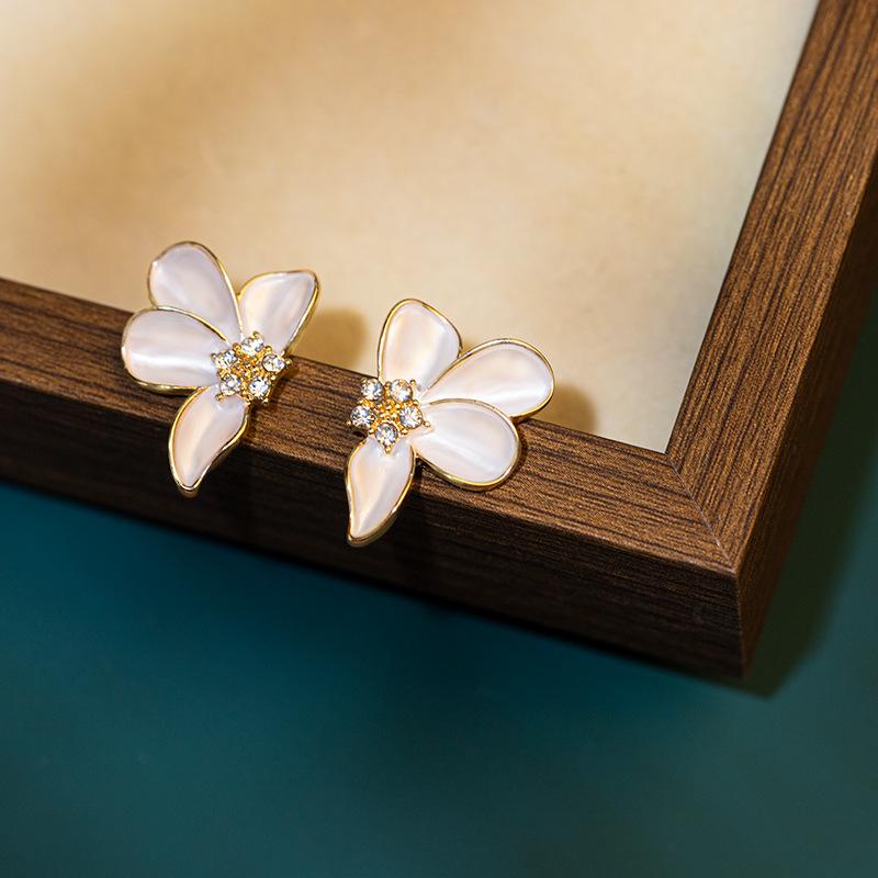 Silver Needle Dripping Oil Diamond Flower Earrings, Retro Hong Kong Style, High-End, Versatile Fashion Studs