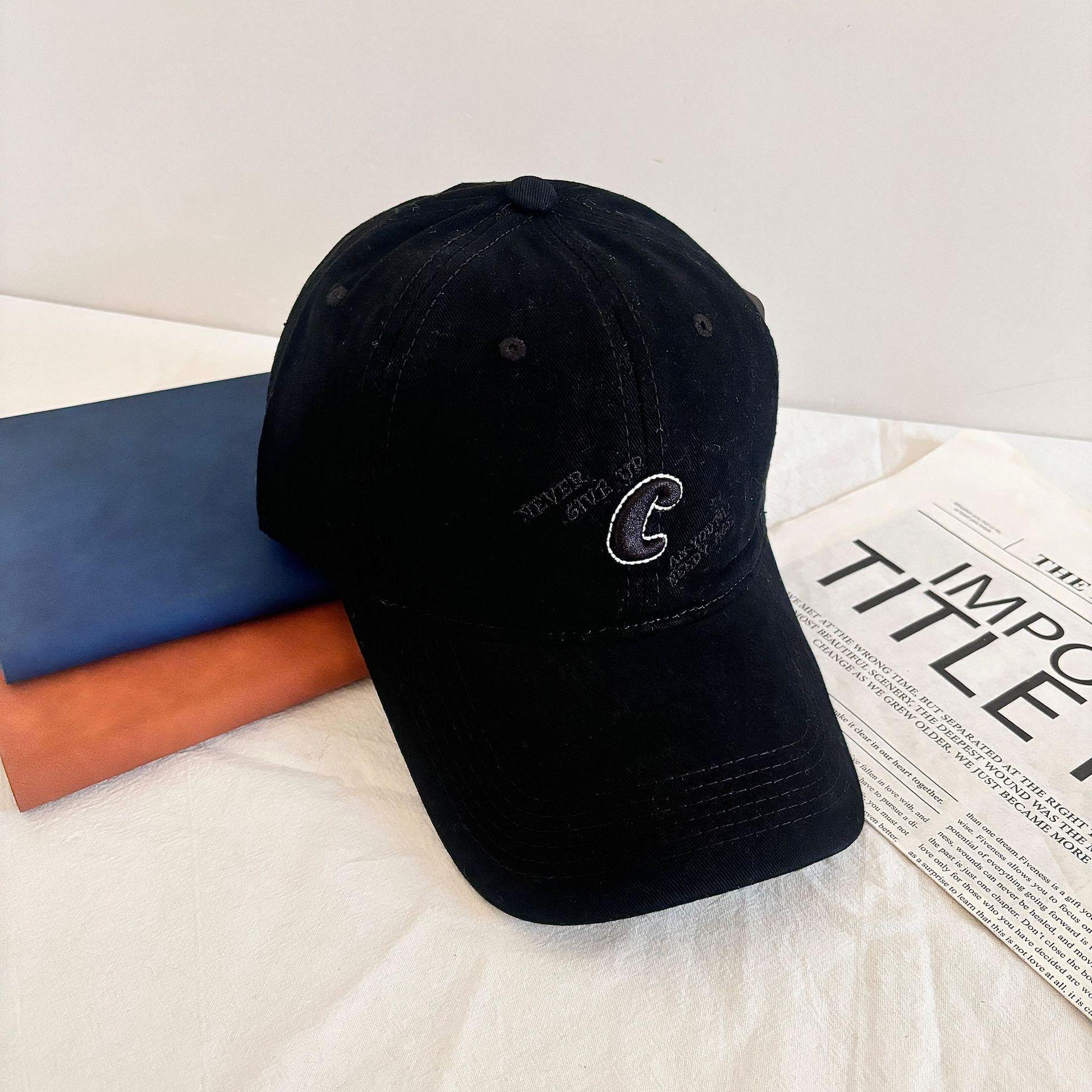 

Новая весенне-летняя бейсболка с вышитой буквой C, женская уличная солнцезащитная кепка с небольшим козырьком, универсальная кепка M（56-58cm） чёрный