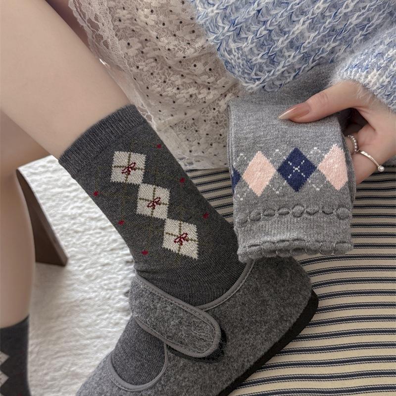 Female Autumn and Winter Thickened Warm Retro Lingge Sweat Absorbent Wool Tube Pile Socks