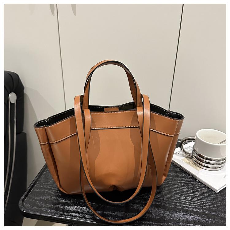 Niche design sense shopping bag women's autumn and winter new versatile tote bag retro trend shoulder messenger bag