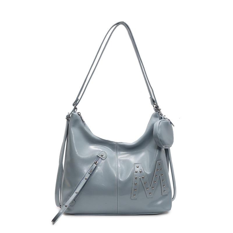 Premium retro bag women's large-capacity new winter niche retro shoulder messenger bag commuter tote bag