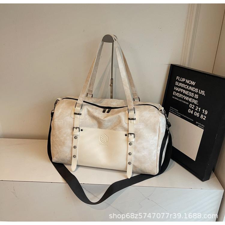 Casual fitness bag women's 2025 new fashion portable single room bag large capacity commuter bag short trip messenger bag