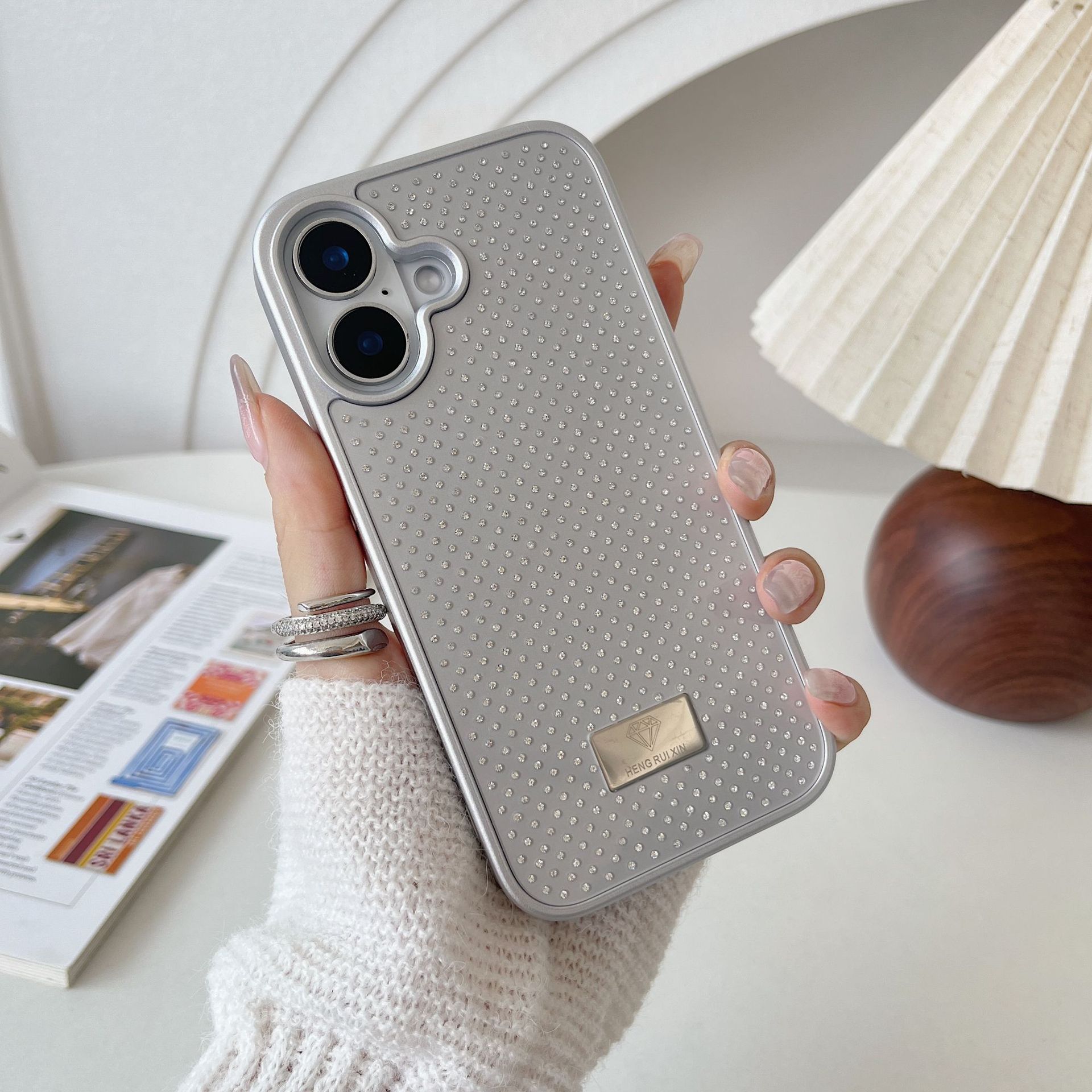 

Applicable To Apple 16-star Sparkling Phone Case, IPhone15 Full Diamond 13 Protective Case, 14 Fresh Polka Dot Diamond Case iPhone 11promax серебряный