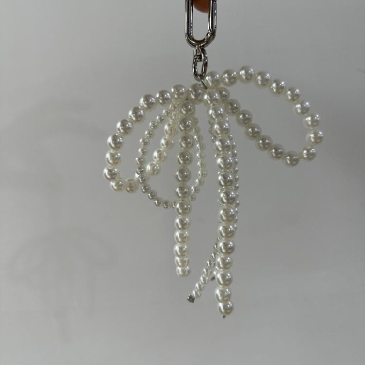 Pearl Beaded Bowknot Keychain Decorations Pendant Handbag Hangings Ornament Sweet Keyring Pendant for Women Girls