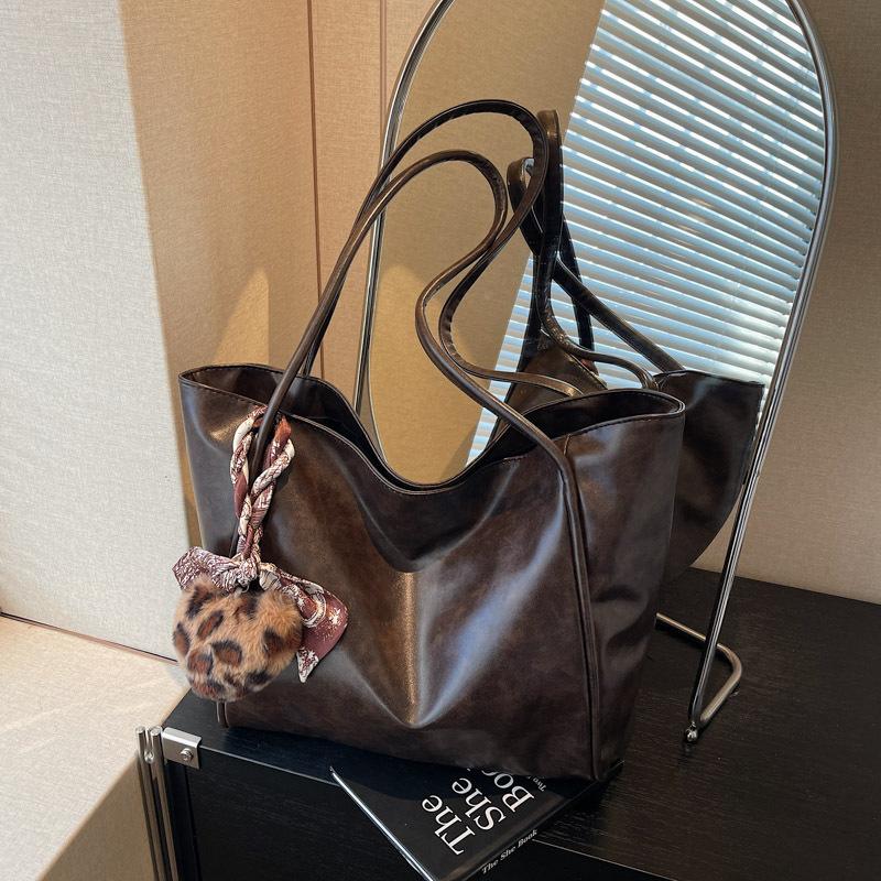 Large-capacity Bag Women's Autumn and Winter Versatile New Simple Casual Shoulder Bag Popular Commuter Tote Bag