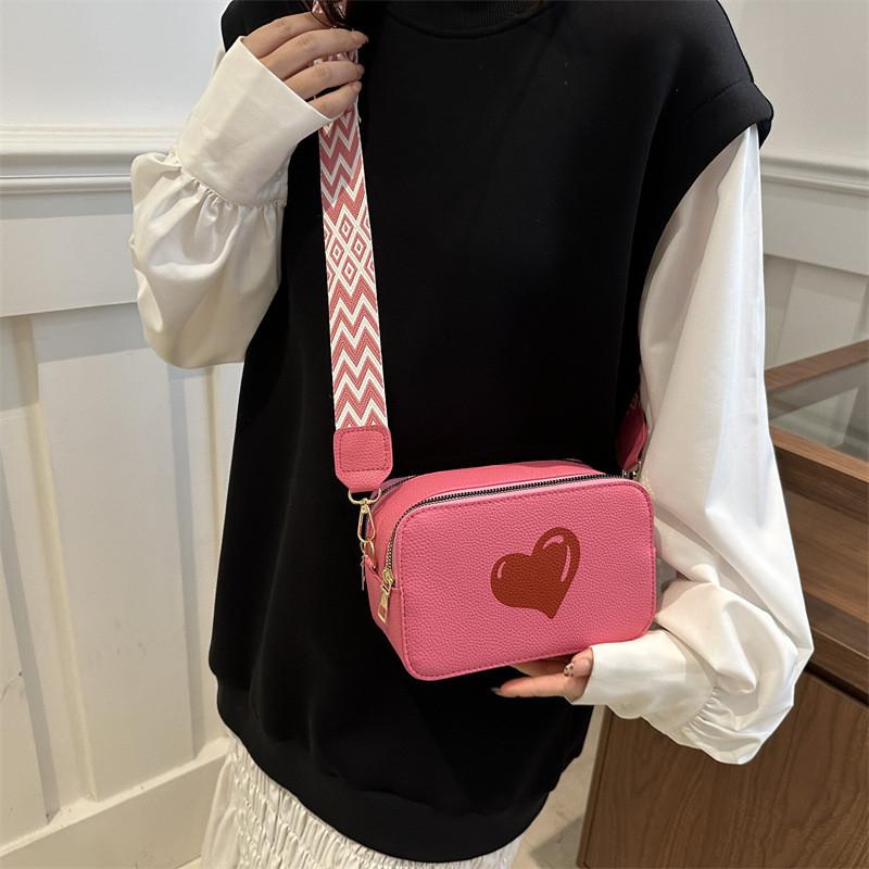 Chic Heart Print Small Square Bag For Women In Stylish Urban Minimalist Design