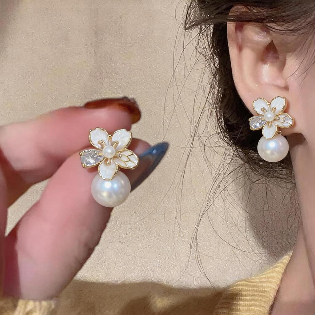 18k Gold Plated Silver Stud Earrings with Pearl and Zirconia Flower Design