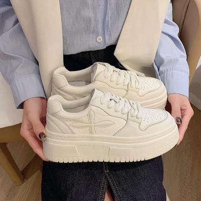 Zapatos blancos de alta calidad para mujer, nuevos zapatos de primavera con suela gruesa que aumentan la altura, zapatos casuales para mujer, zapatos de plataforma de red roja para mujer