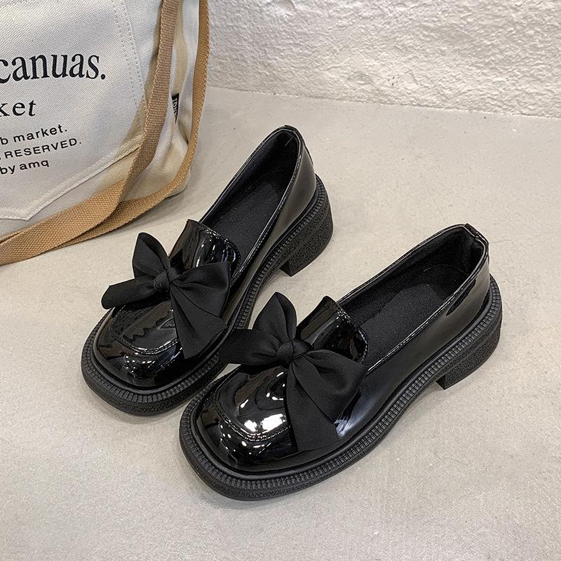 Черные туфли-лодочки на платформе женские осенние и зимние новые в студенческом стиле маленькие кожаные туфли с юбкой легкий вырез одинарные туфли 40 чёрный