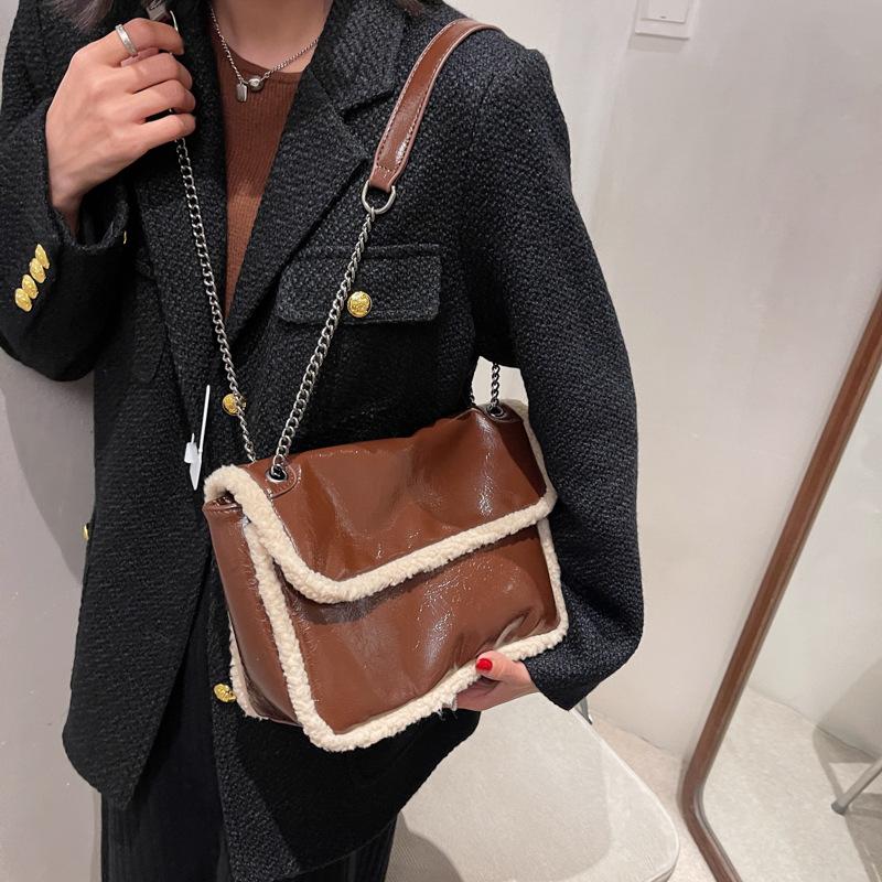 2025 Autumn and Winter Season Chain Stray Bag Plush High-end Niche Design Fashionable Versatile Shoulder Messenger Bag Bag