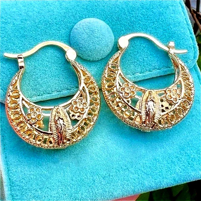 Vintage Hand Carved Hollow Flower Textured Hoop Earrings Women's Elegant Exquisite Golden Plated Banquet Festival Jewelry Crafts