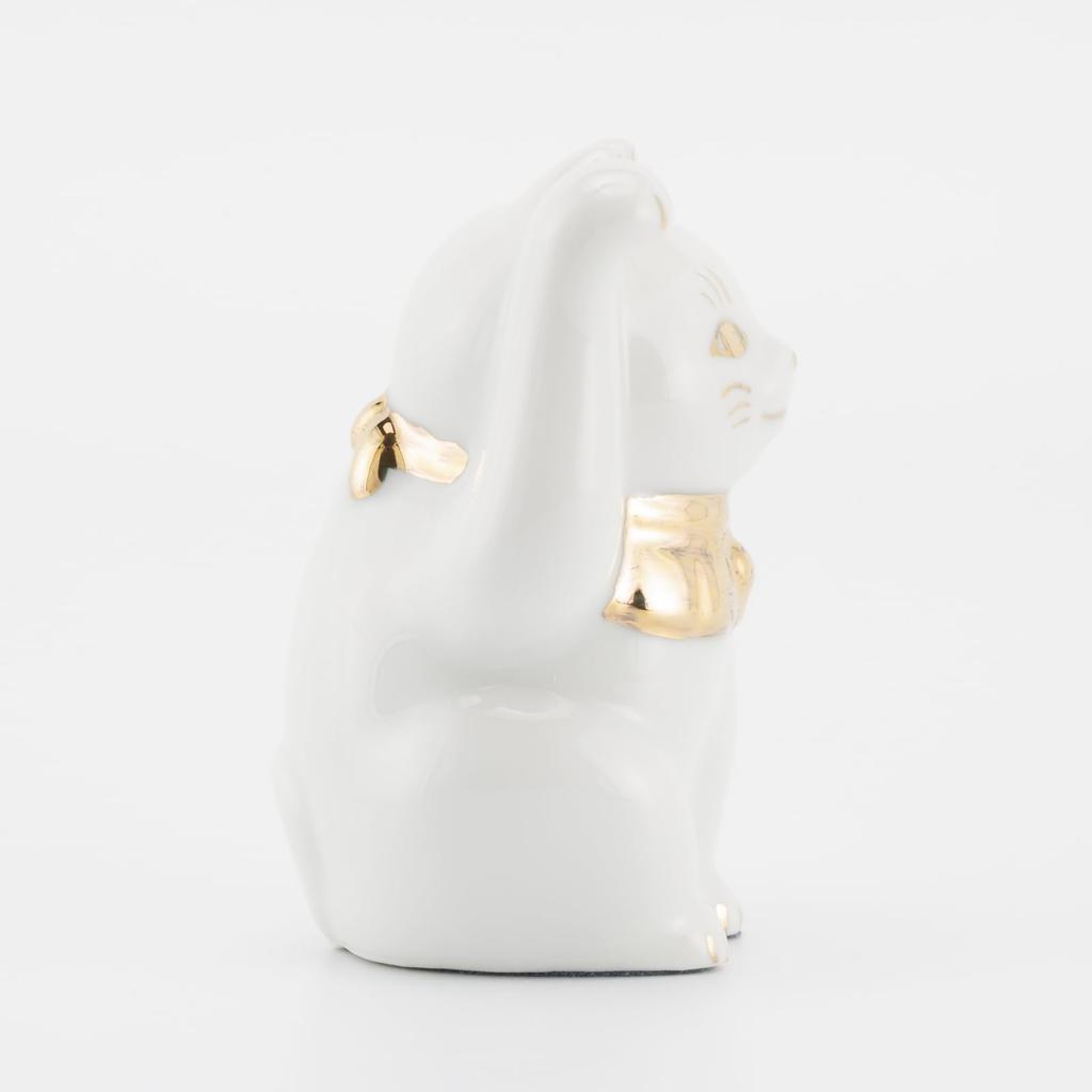 Seto ware white with right paw in approximately 5cm in diameter and 9cm in mini good luck made in Maneki-neko (beckoning cat) figurine, gold, height,