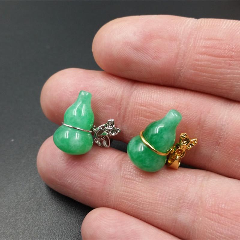 Jade Pendant: Three-Dimensional Emerald Gourd Necklace and Earring Set