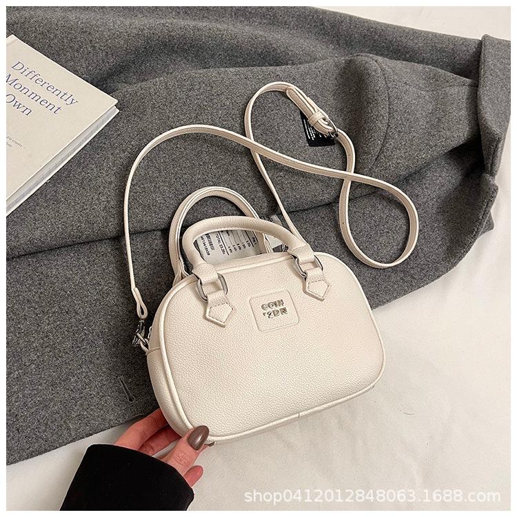 

Korean version of niche bowling bag women s 2025 new texture fashion handbag foreign style commuter shoulder messenger bag