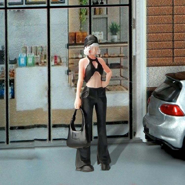 Simulation 1/64 Scale Miniature Figure Doll Resin Figurine with Fine Detail For Hobbyists And Scene Setting Accessories