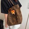 Leopardenmuster Canvas Tragetasche - 2025 Frühjahr/Sommer Mode, Großes Fassungsvermögen, Lässige Pendler-Schultertasche für Damen